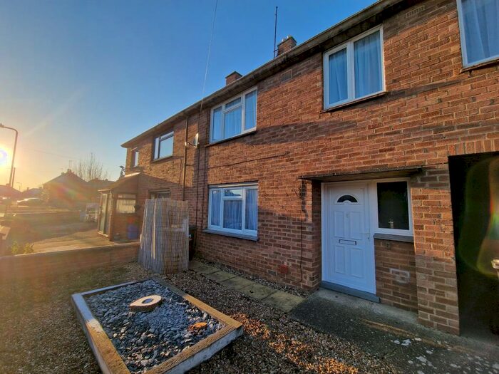 3 Bedroom House To Rent In Centre Parade, Kettering, NN16