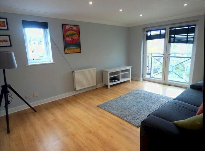 2 Bedroom Flat To Rent In Grenville Place, London, NW7