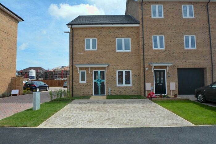 3 Bedroom Semi-Detached House To Rent In Waterfield Close, Central, Peterborough, PE3