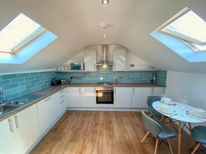3 Bedroom Maisonette To Rent In Mutley Plain, Plymouth, PL4