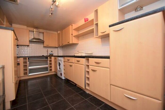 3 Bedroom Apartment To Rent In Royal Plaza, Westfield Terrace, S1