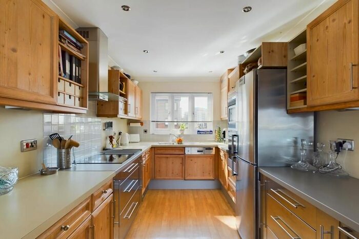 3 Bedroom Town House For Sale In Calshot Court, Ocean Village, SO14