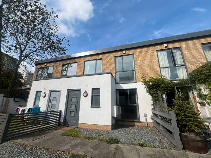 2 Bedroom Flat To Rent In Natasha Mews, Dulwich, SE15