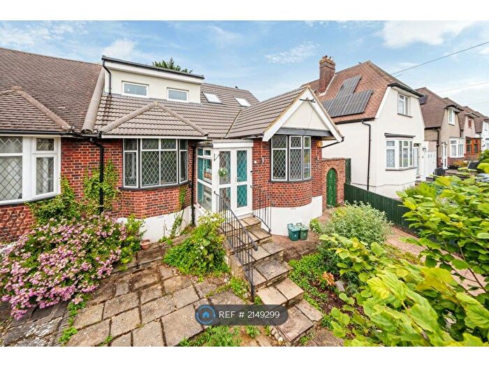 3 Bedroom Bungalow To Rent In York Road, Northwood, HA6