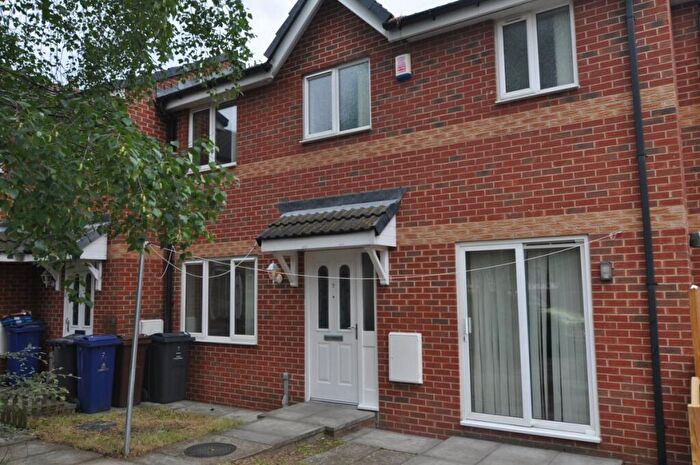 3 Bedroom Town House To Rent In Providence Court, Low Valley, S73