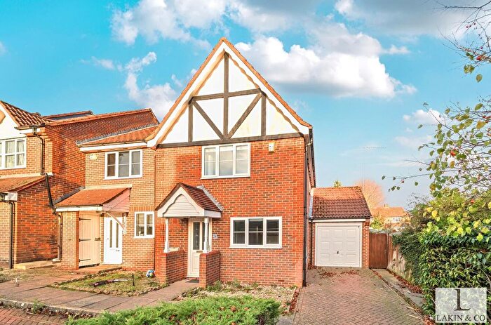 3 Bedroom End Of Terrace House To Rent In Broughton Way, Rickmansworth, WD3