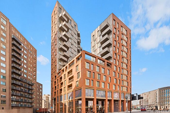 2 Bedroom Flat To Rent In West Apartments, London, N17