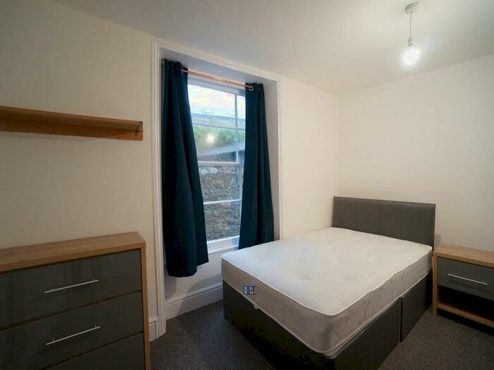 11 Bedroom House To Rent In Holyhead Rd, Bangor, Gwynedd, LL57