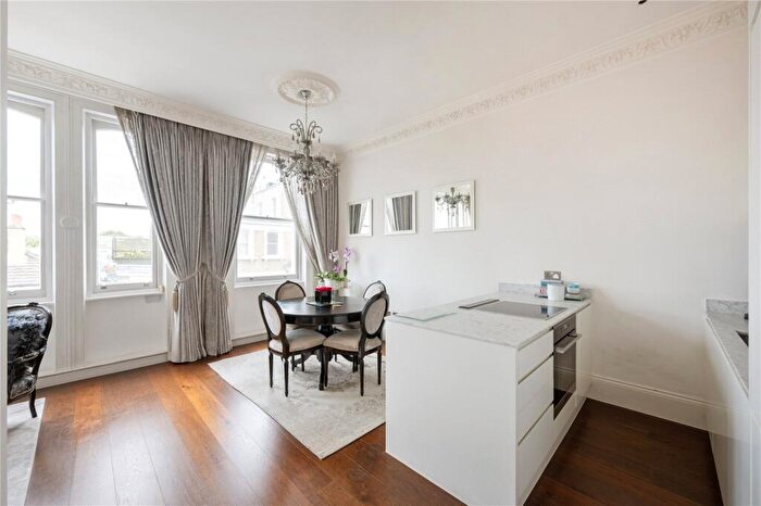 1 Bedroom Apartment For Sale In Redcliffe Square, London, SW10