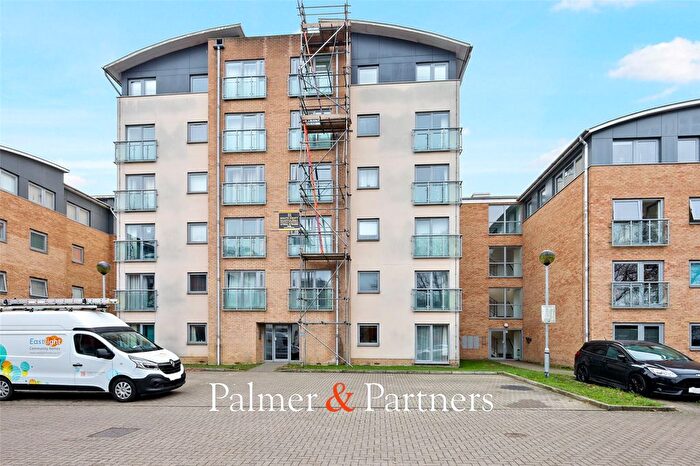2 Bedroom Flat For Sale In De Grey Road, Colchester, Essex, CO4
