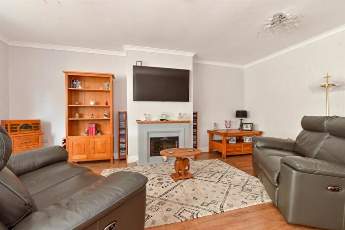 3 Bedroom Detached Bungalow For Sale In Greenways, Cowes, Isle Of Wight, PO31
