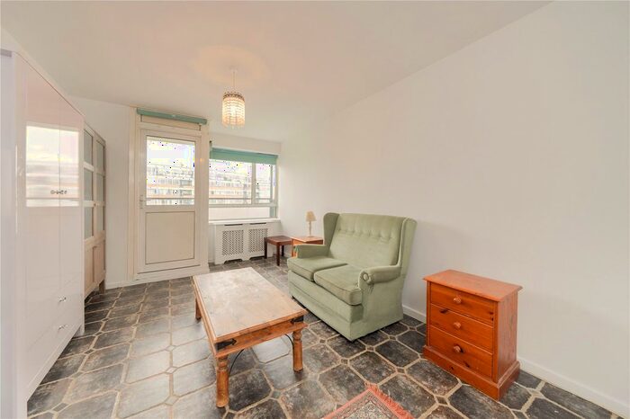 2 Bedroom Flat To Rent In Gilbert House, Churchill Gardens, London, SW1V