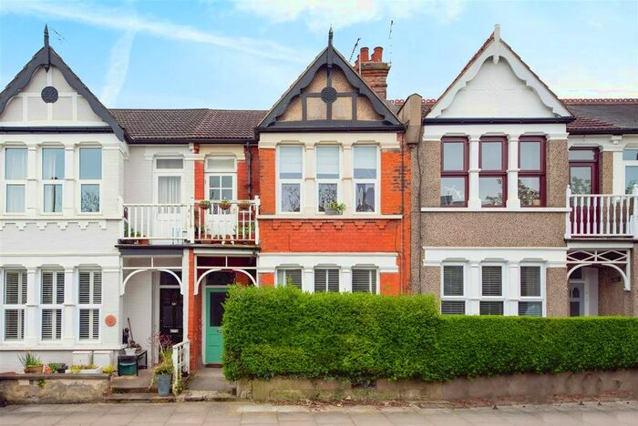 2 Bedroom Flat To Rent In Squires Lane, London, N3