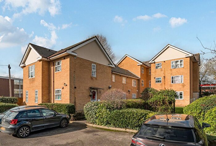 2 Bedroom Flat For Sale In Junction Road, Romford, RM1