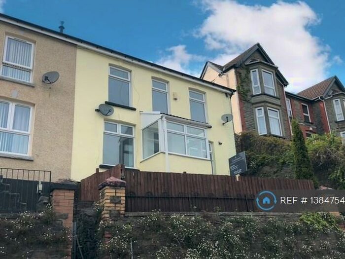 3 Bedroom Terraced House To Rent In Ynyshir Road, Porth, CF39