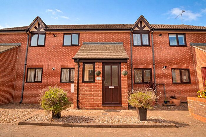 2 Bedroom Maisonette For Sale In Drew Street, Swindon, Wiltshire, SN2