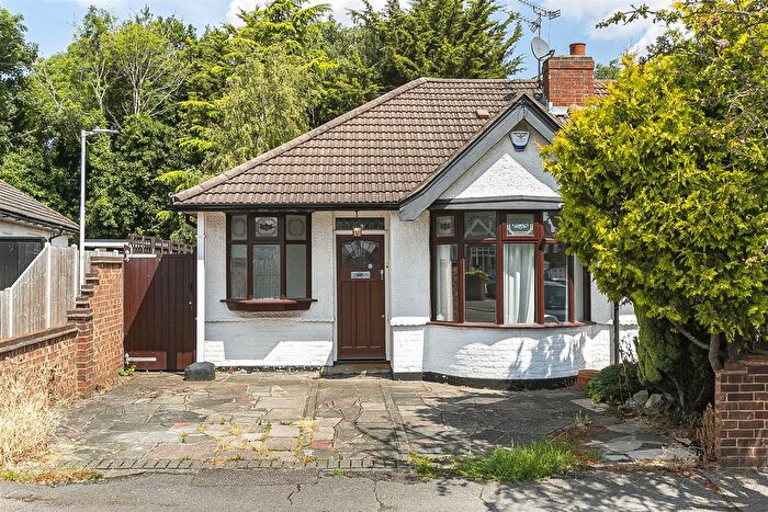 2 Bedroom Semi-Detached Bungalow To Rent In Howard Road, Upminster, RM14