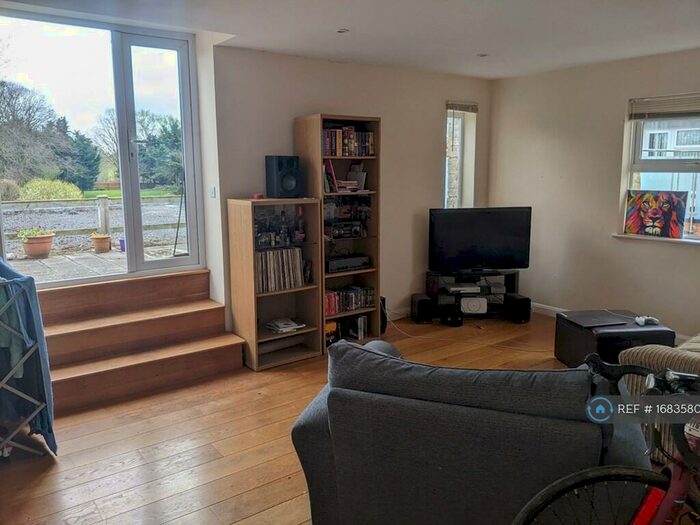 2 Bedroom Flat To Rent In Manor Road, Nr.Banbury, OX17