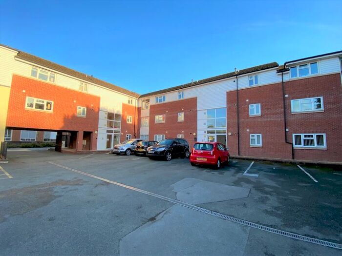 2 Bedroom Flat For Sale In Ryelands Road, Leominster HR6