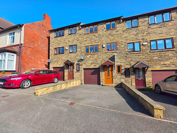 4 Bedroom Town House For Sale In Western Street, Barnsley, S70