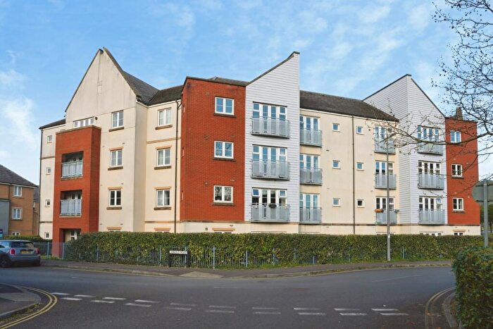 2 Bedroom Flat For Sale In Arnold Road, Mangotsfield, Bristol, BS16