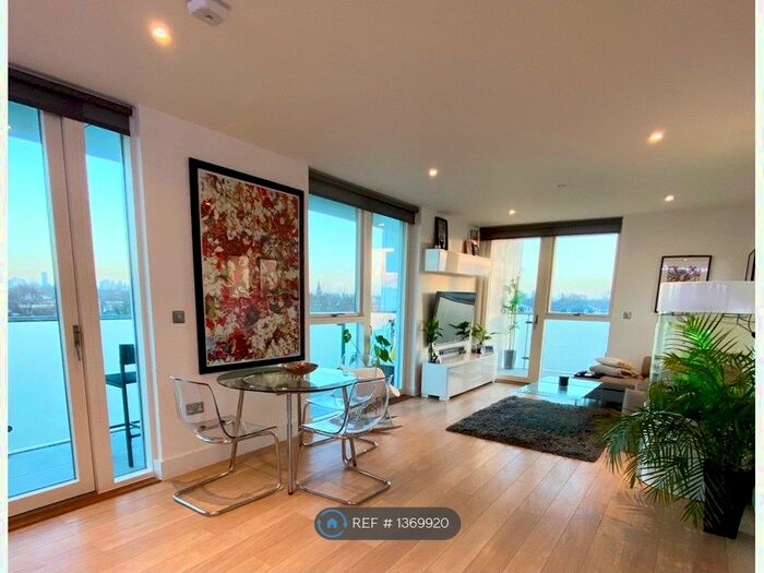2 Bedroom Flat To Rent In Park Heights - Brixton, London, SW9