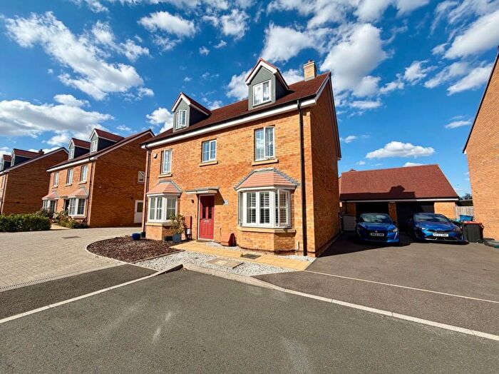 5 Bedroom Detached House For Sale In Whitecastle Way, Kingsmead, MK4