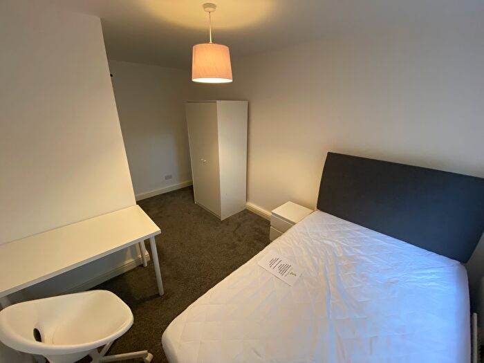 2 Bedroom Flat To Rent In Clarendon Road, Leeds, LS2