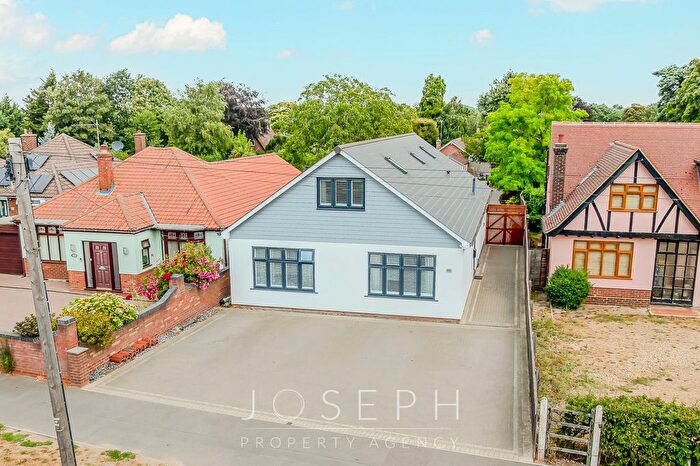 4 Bedroom Bungalow For Sale In Felixstowe Road, Ipswich, IP3