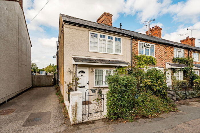 3 Bedroom End Of Terrace House For Sale In Model Row, Buckland, HP22