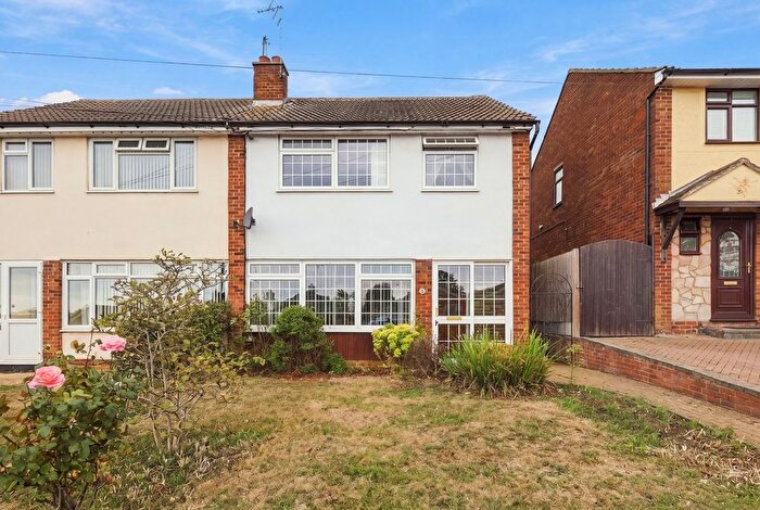 3 Bedroom Semi-Detached House For Sale In Dandies Drive, Leigh-On-Sea, SS9