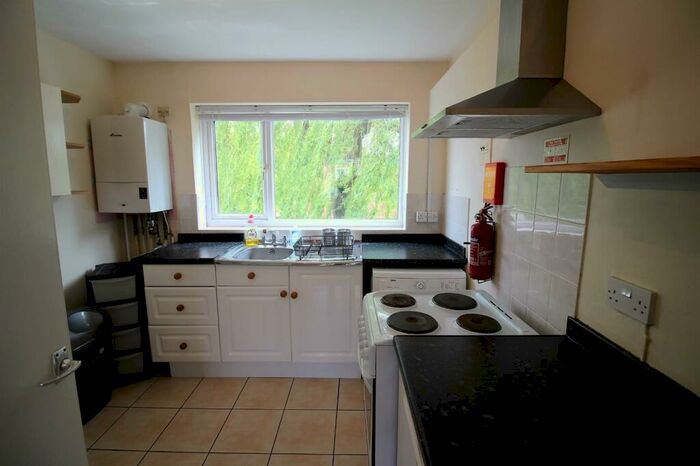 2 Bedroom Apartment To Rent In Elizabeth Court, Aberdeen Road, SO17