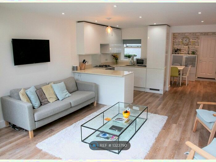 2 Bedroom Flat To Rent In Cleveland Gardens, London SW13