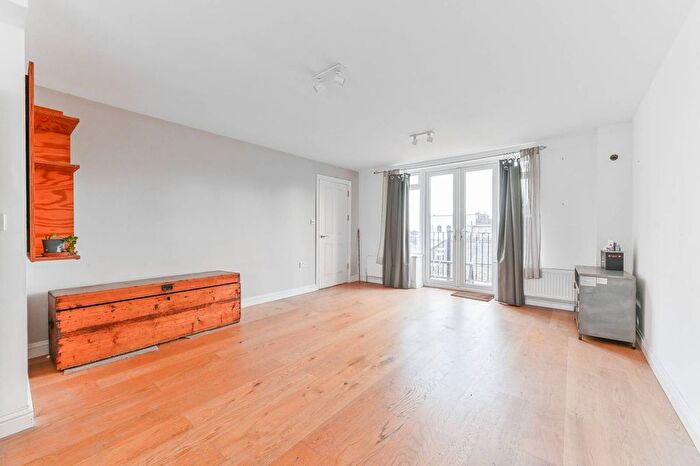 2 Bedroom Flat To Rent In Suffolk Road, South Norwood, London, SE25