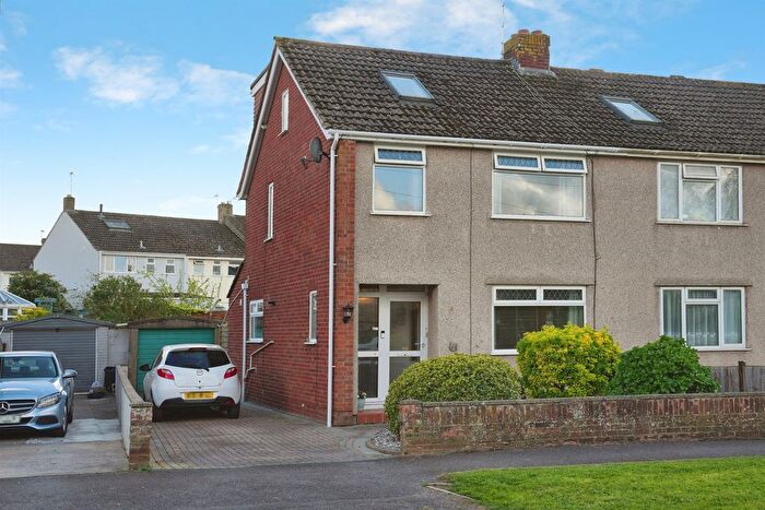 4 Bedroom End Terrace House For Sale In Tyndale Avenue, Yate, Bristol, BS37