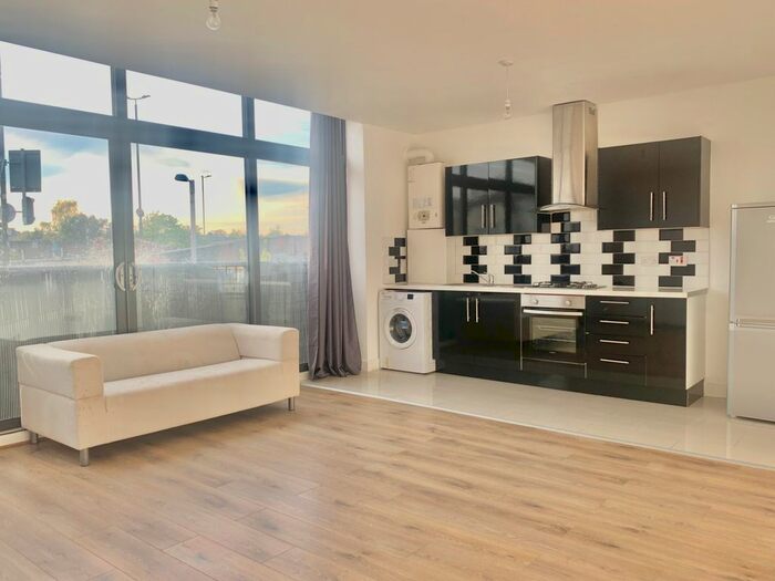 2 Bedroom Flat To Rent In Caxton Road, Wimbledon, SW19