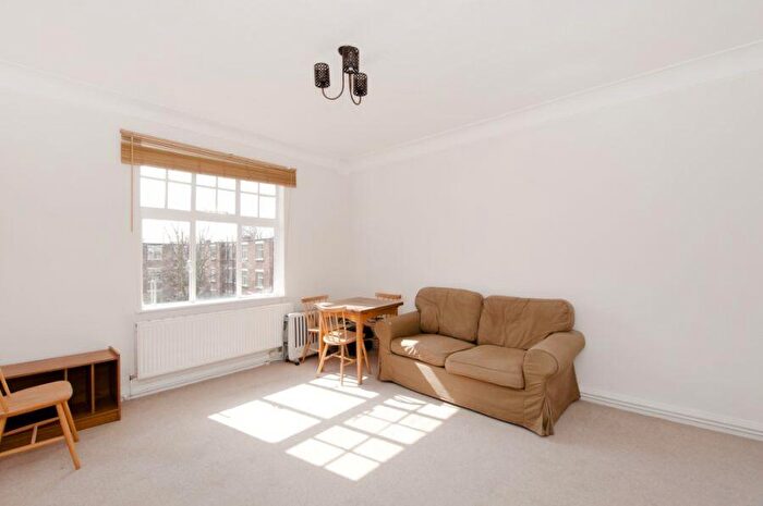 Flat To Rent In Belsize Grove, Belsize Park, NW3