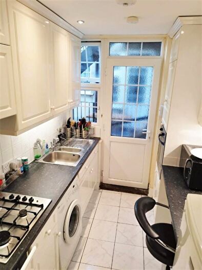2 Bedroom Flat To Rent In Vivian Avenue, Hendon, NW4
