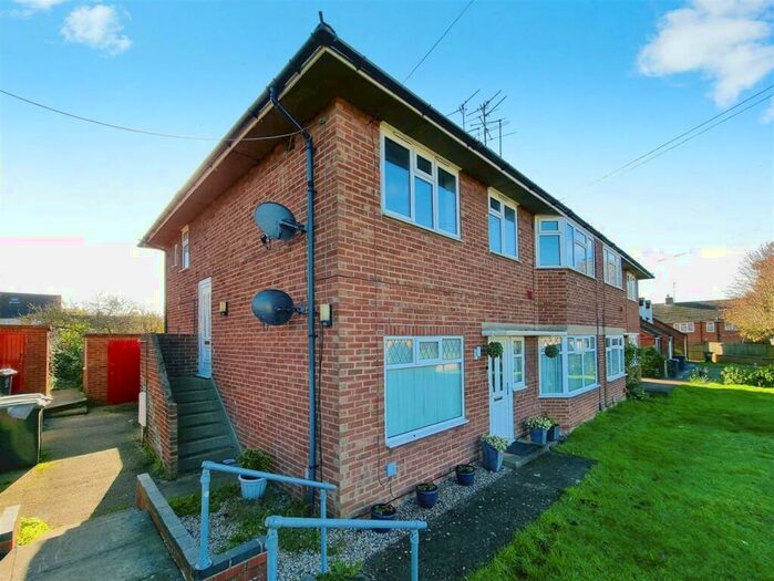 2 Bedroom Maisonette To Rent In Gloucester Crescent, Rushden, NN10