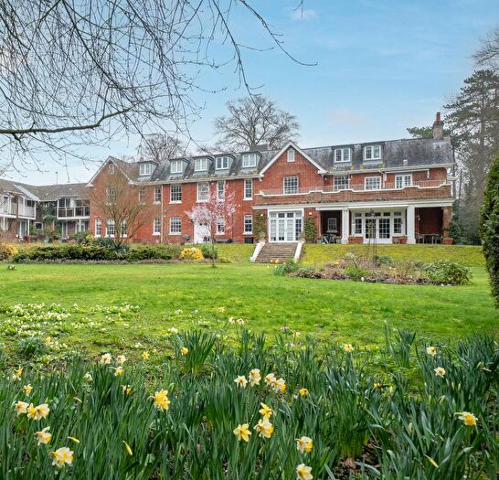 2 Bedroom Apartment For Sale In Little Dean House, Stockbridge, SO20