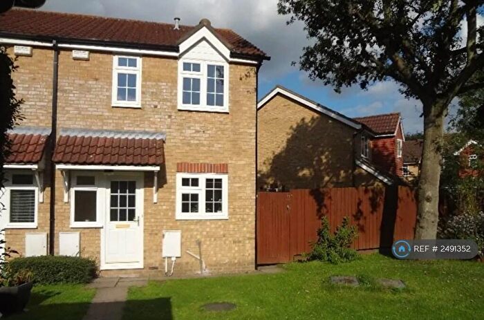 3 Bedroom Semi-Detached House To Rent In Chelsea Close, Worcester Park, KT4