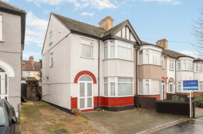 4 Bedroom End Of Terrace House For Sale In Lodge Avenue, Croydon, CR0