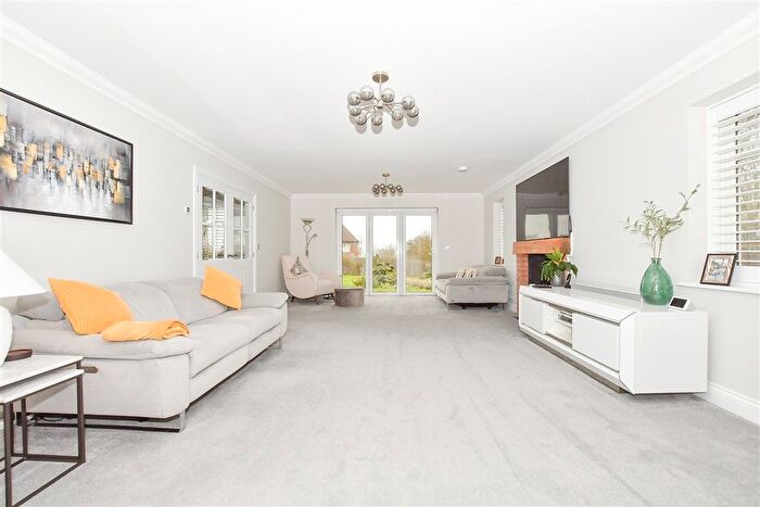 4 Bedroom Detached House For Sale In Vicarage Fields, Linton, Maidstone, Kent, ME17