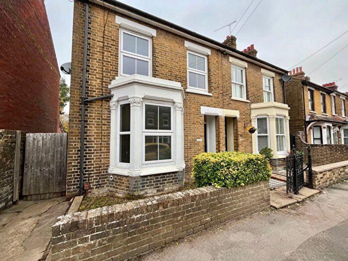 3 Bedroom End Terrace House To Rent In Park Road, Sittingbourne, ME10