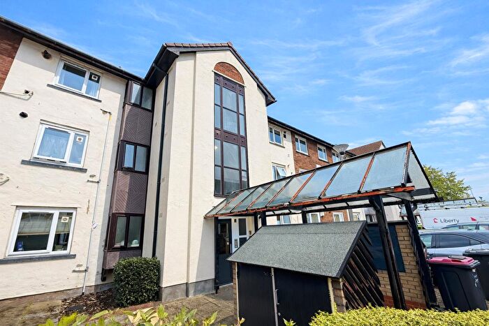 2 Bedroom Flat For Sale In Canterbury Gardens, Salford, M5