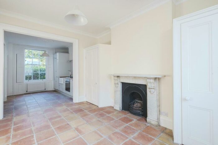 2 Bedroom Maisonette To Rent In Gerrard Road London, N1