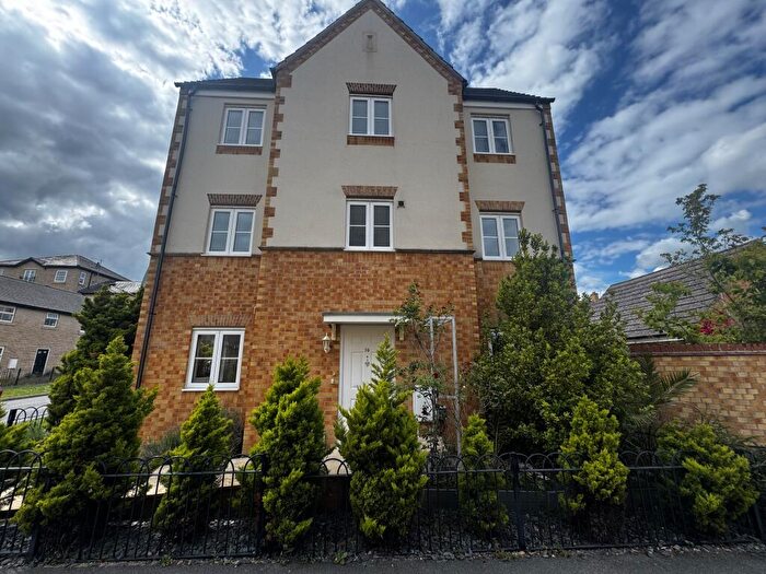 4 Bedroom Semi Detached House To Rent In Roman Road, Corby, NN18