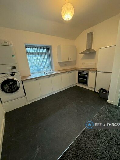 2 Bedroom Flat To Rent In Standish Street, Burnley, BB11