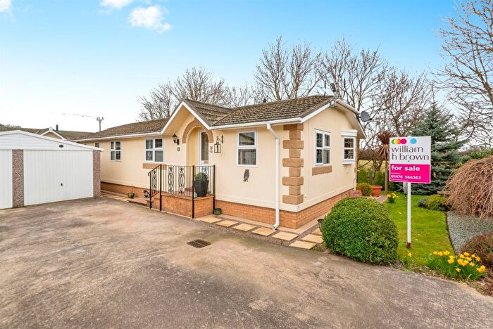 3 Bedroom Mobile/park Home For Sale In Allington Gardens, Allington, Grantham, NG32