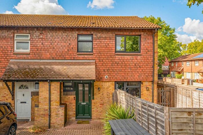 3 Bedroom House For Sale In Alexandra Road, Walthamstow, E17